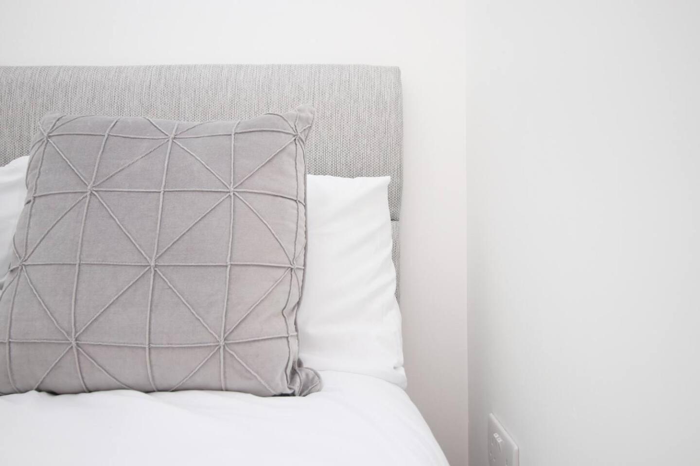 Modern Guesthouse, Fast Wi-Fi, Street Free Parking, Central, Fully Equipped Cardiff Bagian luar foto