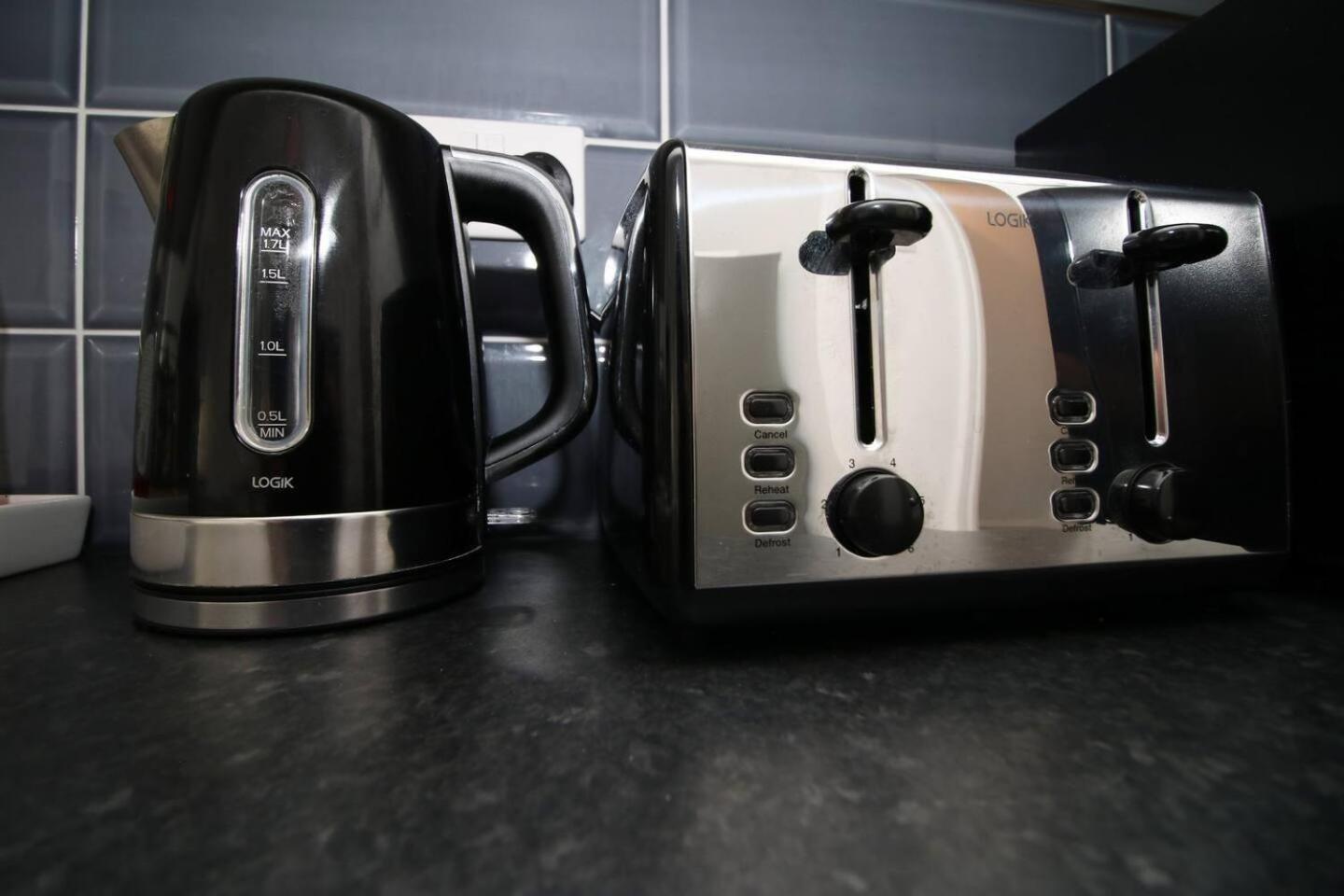 Modern Guesthouse, Fast Wi-Fi, Street Free Parking, Central, Fully Equipped Cardiff Bagian luar foto