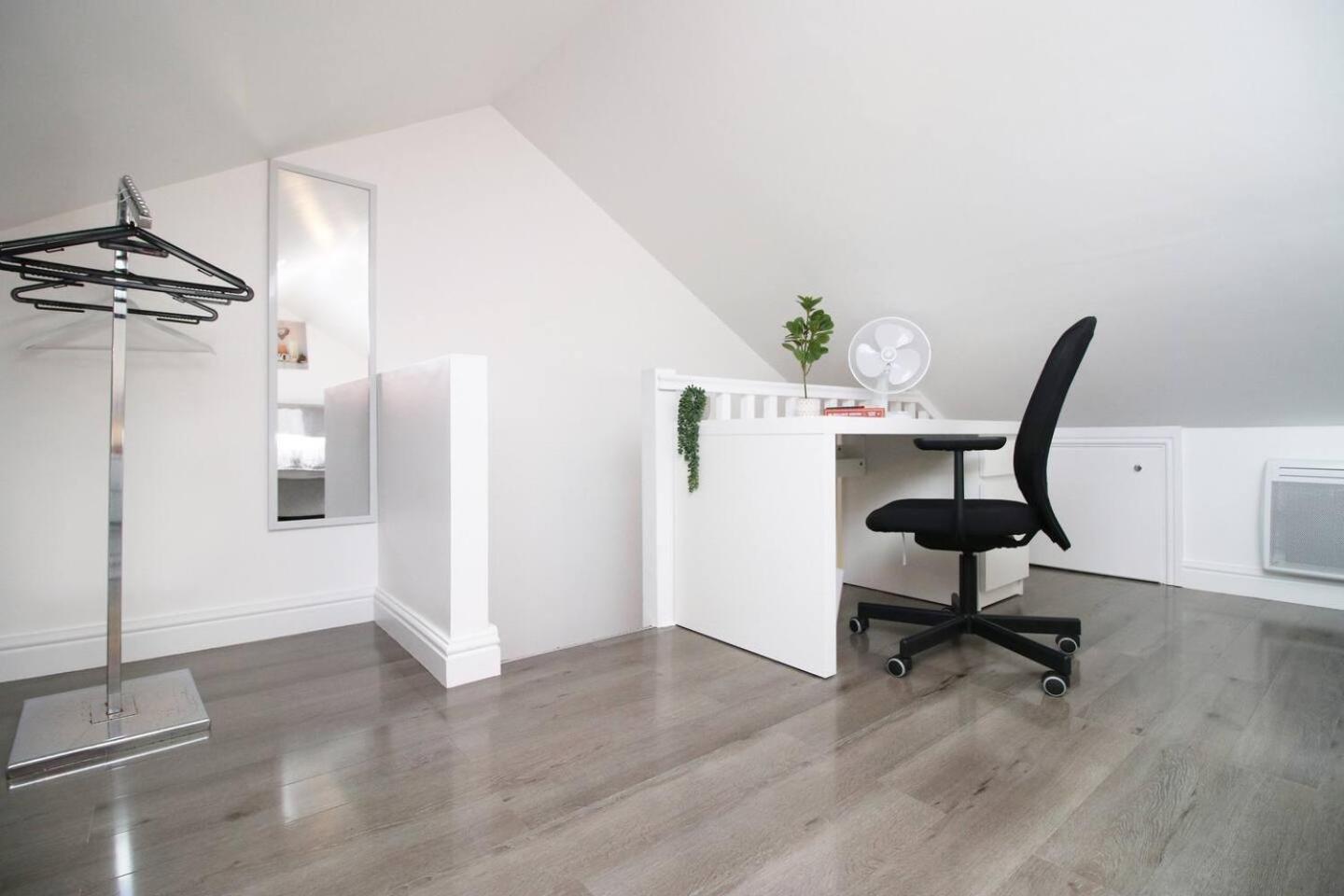 Modern Guesthouse, Fast Wi-Fi, Street Free Parking, Central, Fully Equipped Cardiff Bagian luar foto
