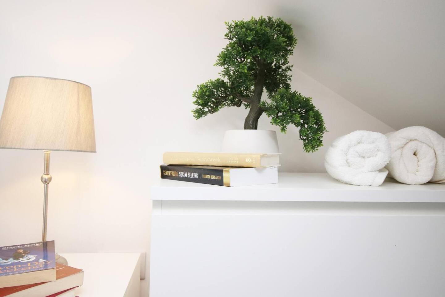 Modern Guesthouse, Fast Wi-Fi, Street Free Parking, Central, Fully Equipped Cardiff Bagian luar foto