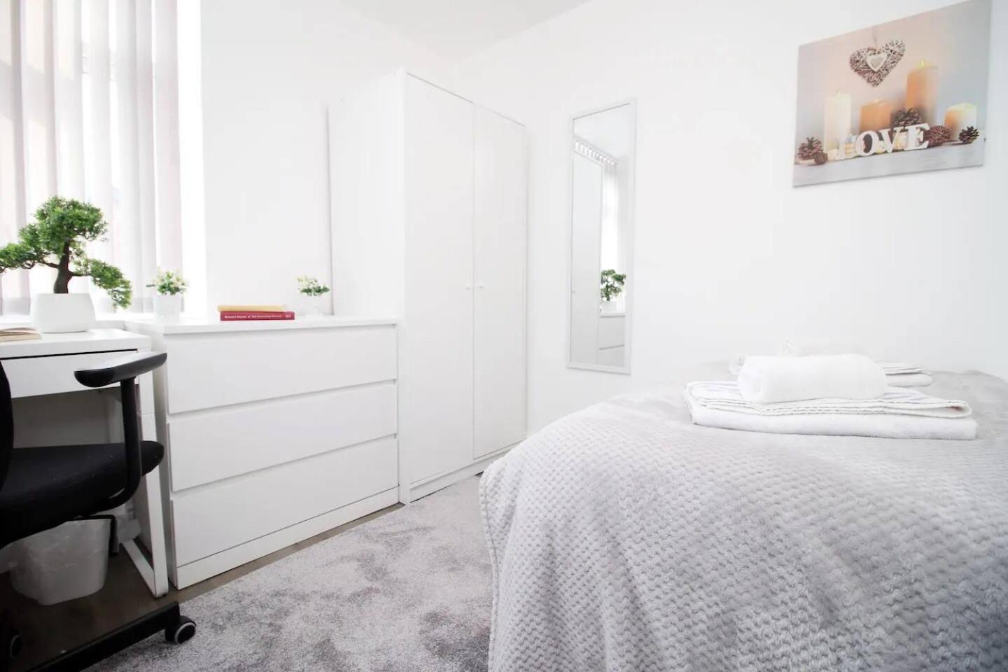 Modern Guesthouse, Fast Wi-Fi, Street Free Parking, Central, Fully Equipped Cardiff Bagian luar foto