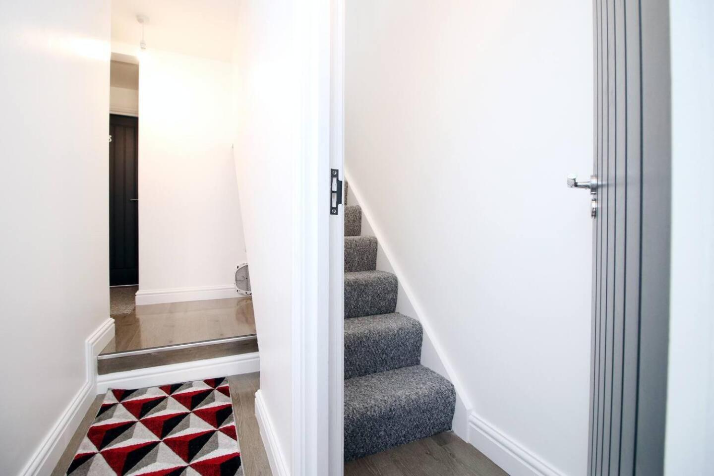 Modern Guesthouse, Fast Wi-Fi, Street Free Parking, Central, Fully Equipped Cardiff Bagian luar foto