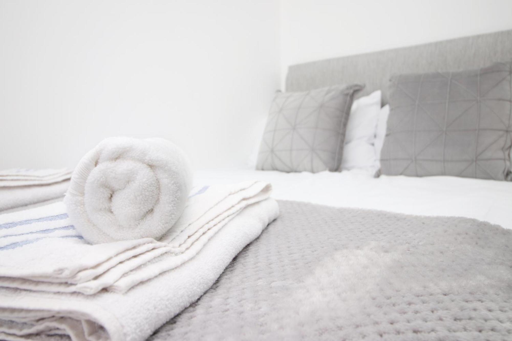 Modern Guesthouse, Fast Wi-Fi, Street Free Parking, Central, Fully Equipped Cardiff Bagian luar foto