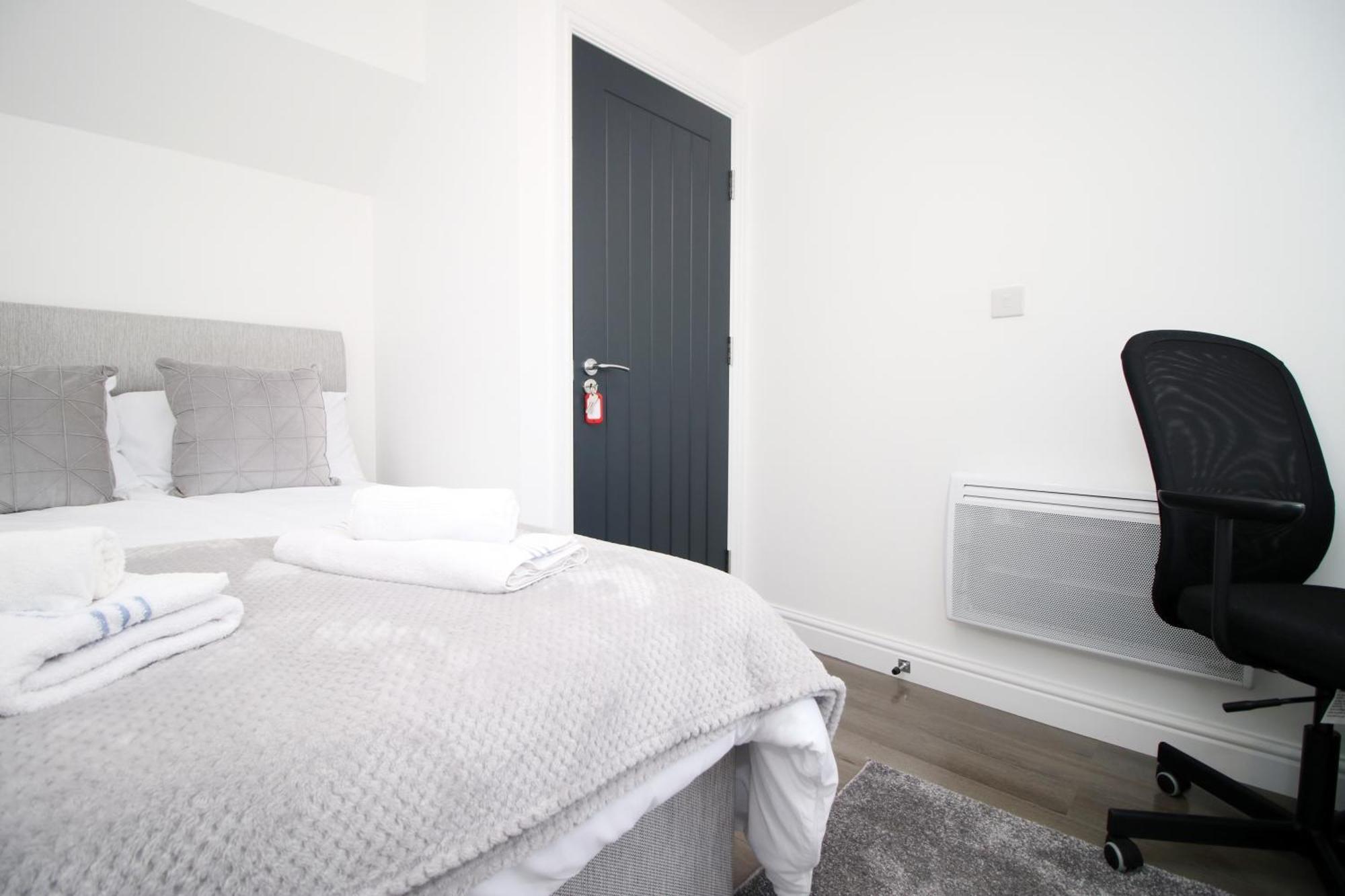 Modern Guesthouse, Fast Wi-Fi, Street Free Parking, Central, Fully Equipped Cardiff Bagian luar foto