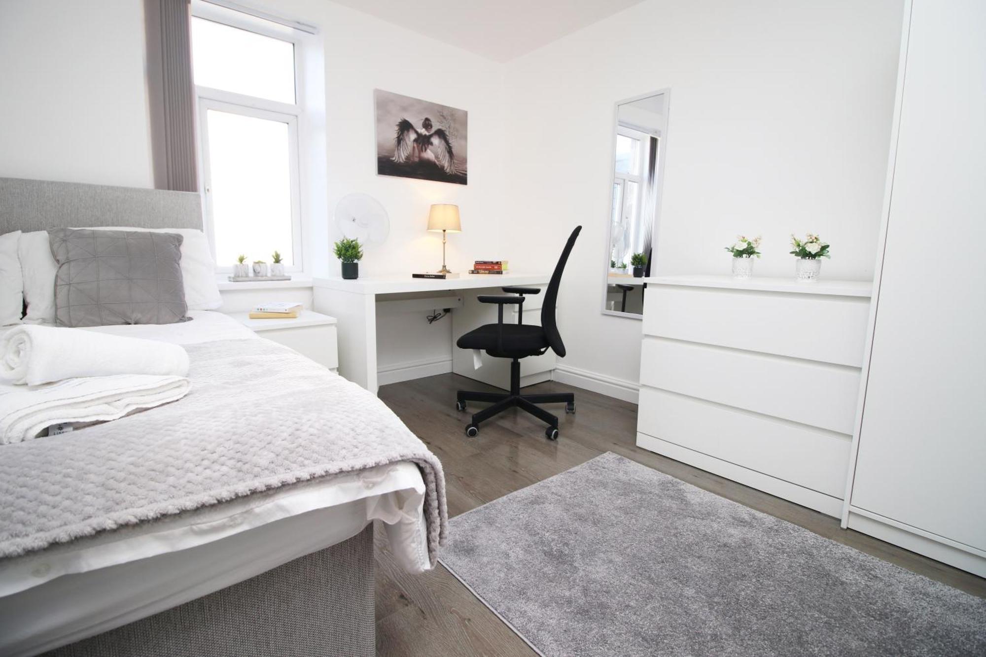 Modern Guesthouse, Fast Wi-Fi, Street Free Parking, Central, Fully Equipped Cardiff Bagian luar foto